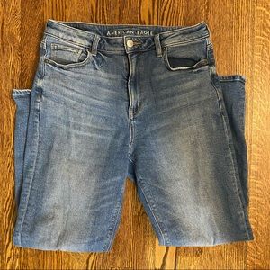 American Eagle Mom Jeans Stretch- size 8